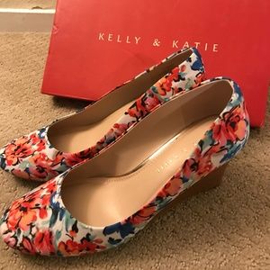 New. Kelly & Katie Floral Wedges